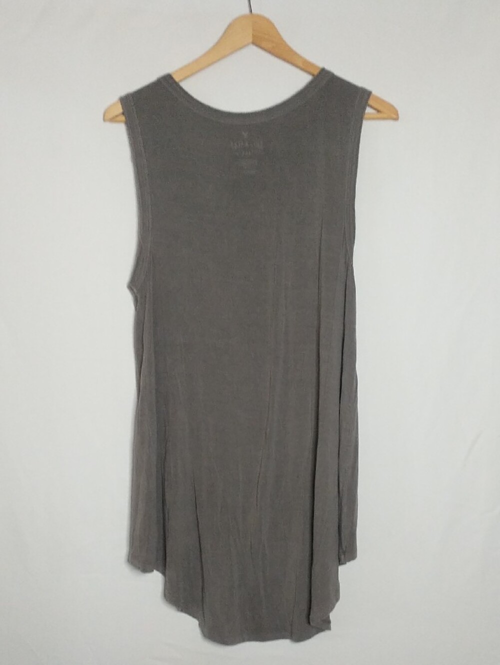 American Eagle Outfitters Gray Scoop Neck High-Low Tank with Floral Accent - Picture 5 of 6